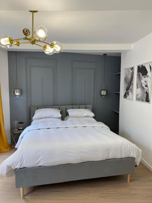 Beau Duplex Au Centre Ville. Mantes-la-Jolie Exterior foto